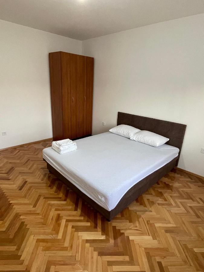 Entire Spacious Apartment With Free Parking Ποντγορίτσα Εξωτερικό φωτογραφία
